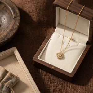 18K Gold Plated Four Leaf Clover Necklace | Dainty Lucky Clover Pendant Necklace for Women | Perfect Gift for Her